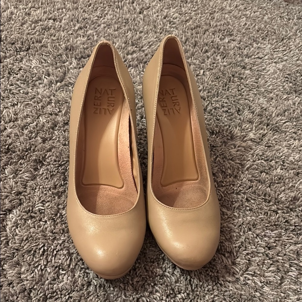 Naturalizer Women's Cream Pumps
